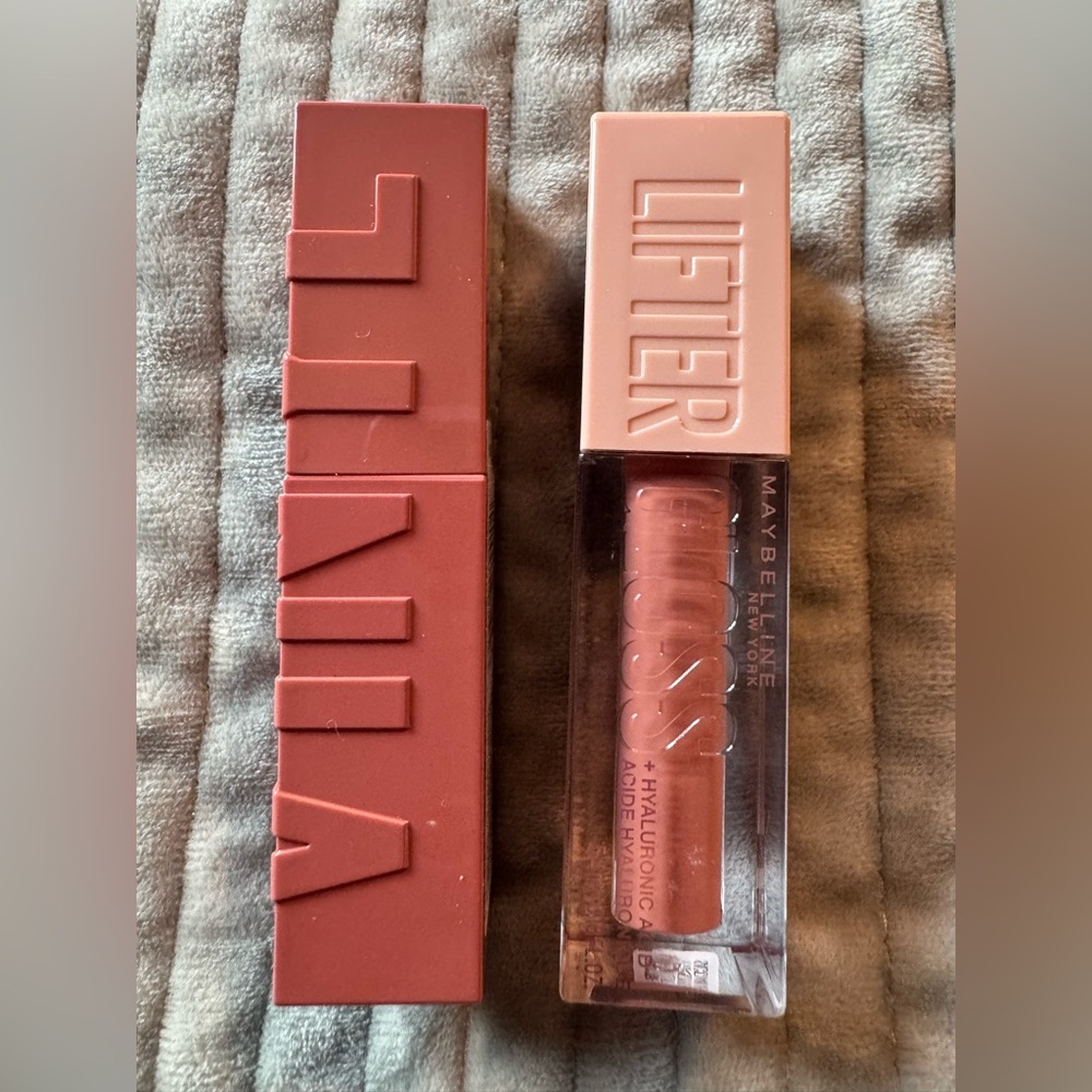 NEW Maybelline Vinyl Lipstick and Lifter Gloss Set - Picture 2 of 4